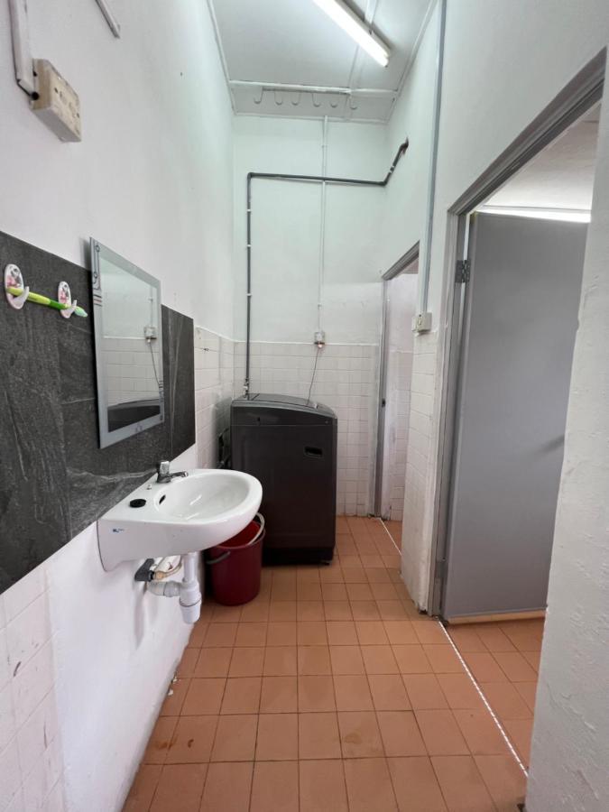 Jiaxin Dormitory - Puteri Wangsa 家馨旅舍 Ulu Tiram Exterior foto