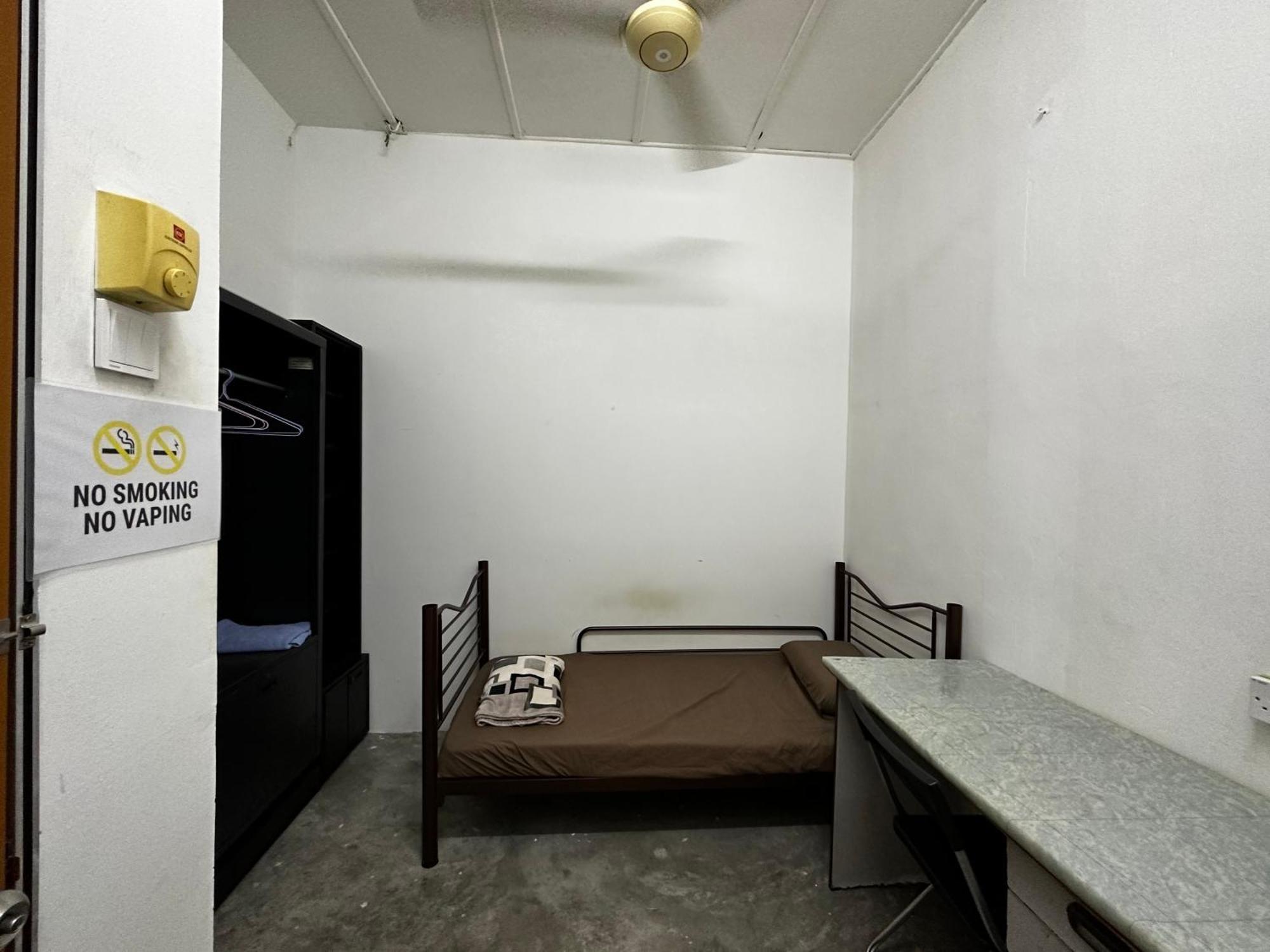 Jiaxin Dormitory - Puteri Wangsa 家馨旅舍 Ulu Tiram Exterior foto