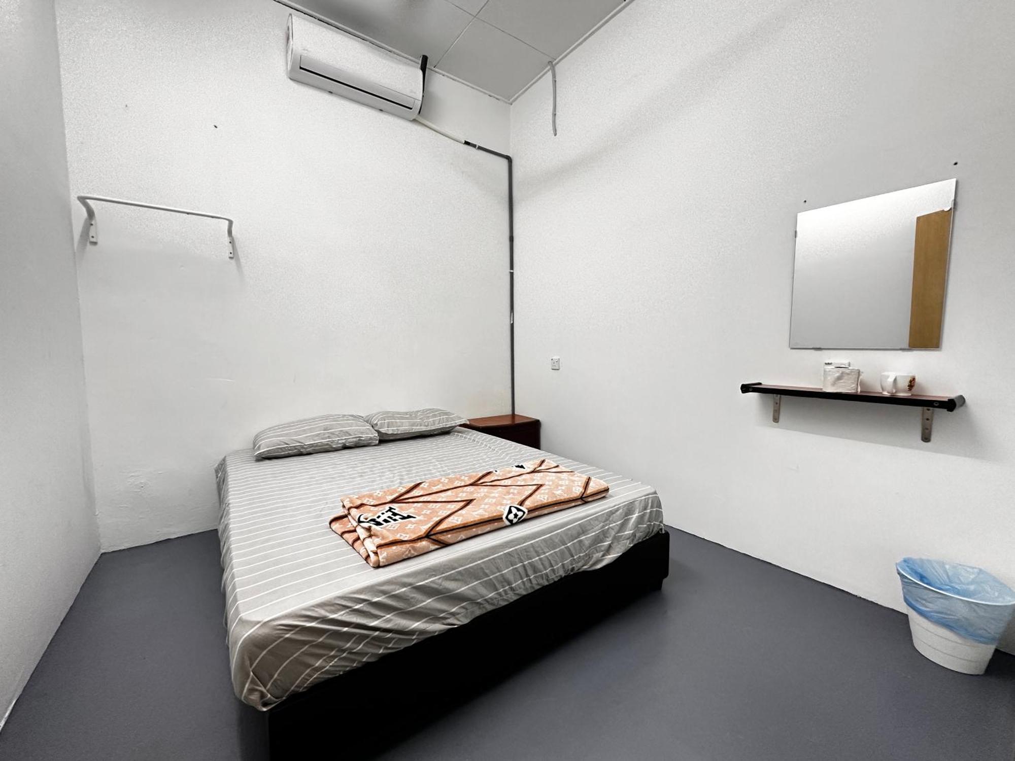Jiaxin Dormitory - Puteri Wangsa 家馨旅舍 Ulu Tiram Exterior foto